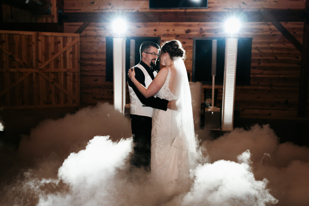Country Road Barn Watertown, SD Wedding with Downtown Sound Entertainment and Anna Behning Photography