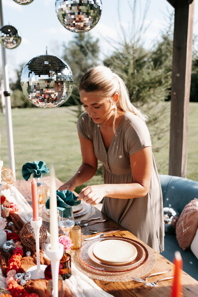Lyric with Hitch Studio decorating the sweetheart table